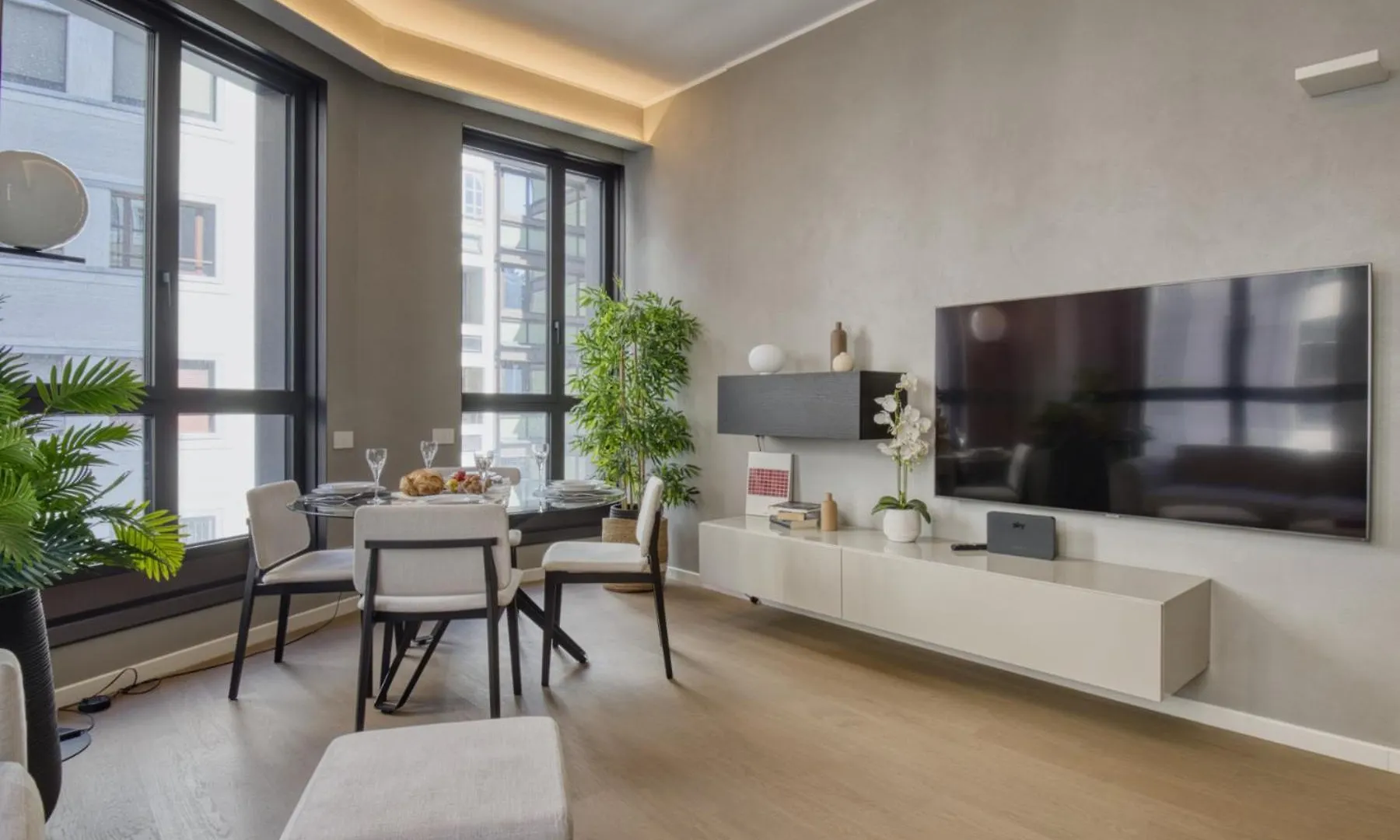 Apartmán San Babila Central Tower With Panoramic Terrace Overlooking Duomo By Rentopolis Milán