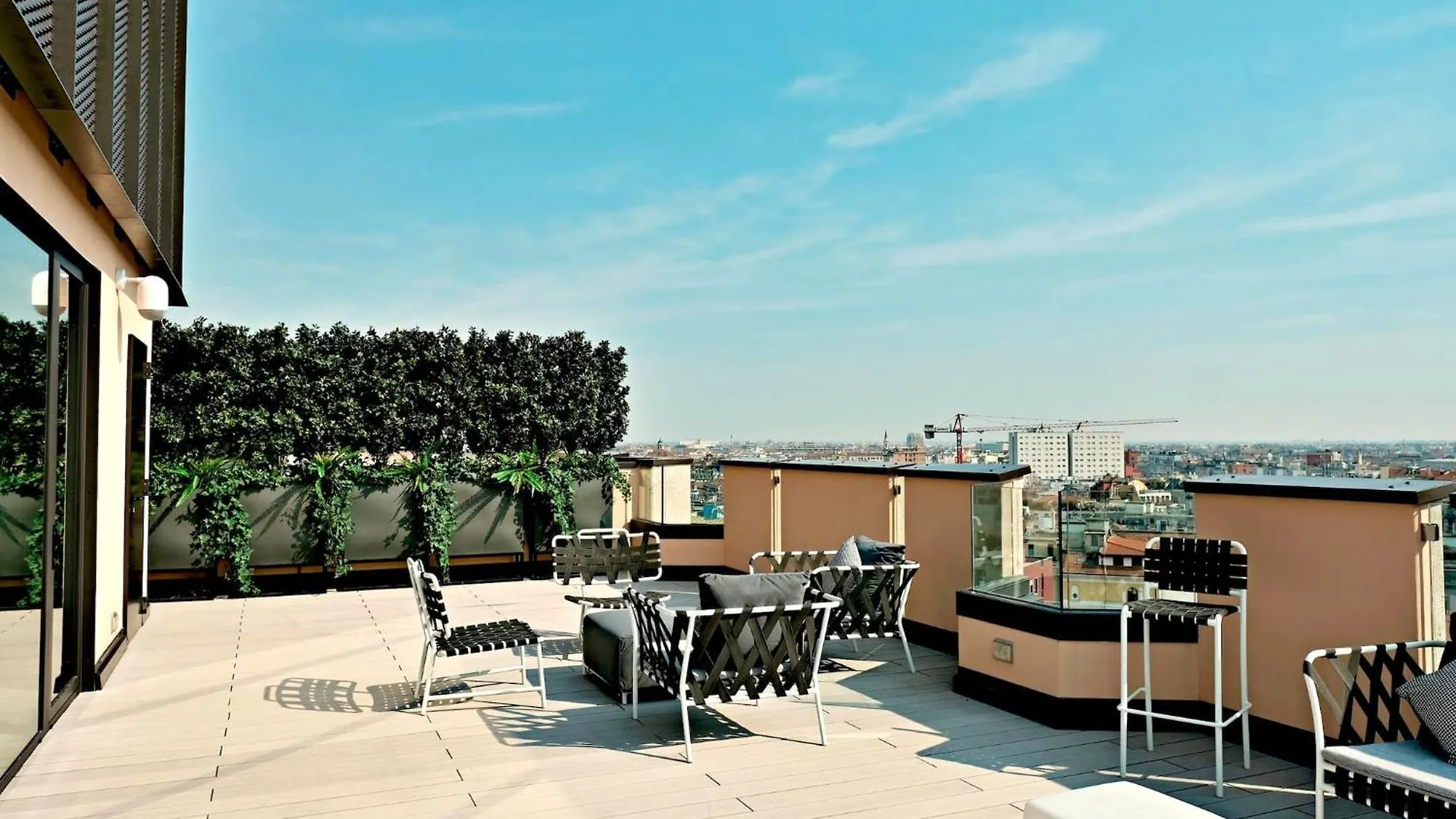 San Babila Central Tower With Panoramic Terrace Overlooking Duomo By Rentopolis Milan