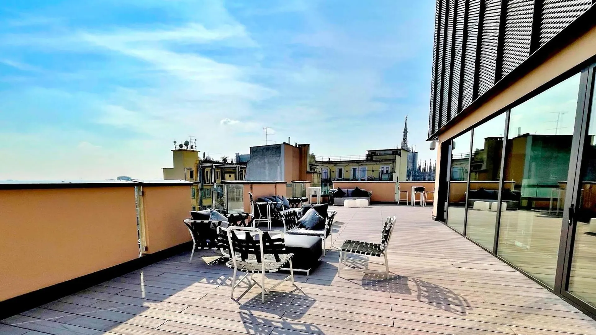 Apartment San Babila Central Tower With Panoramic Terrace Overlooking Duomo By Rentopolis Milan