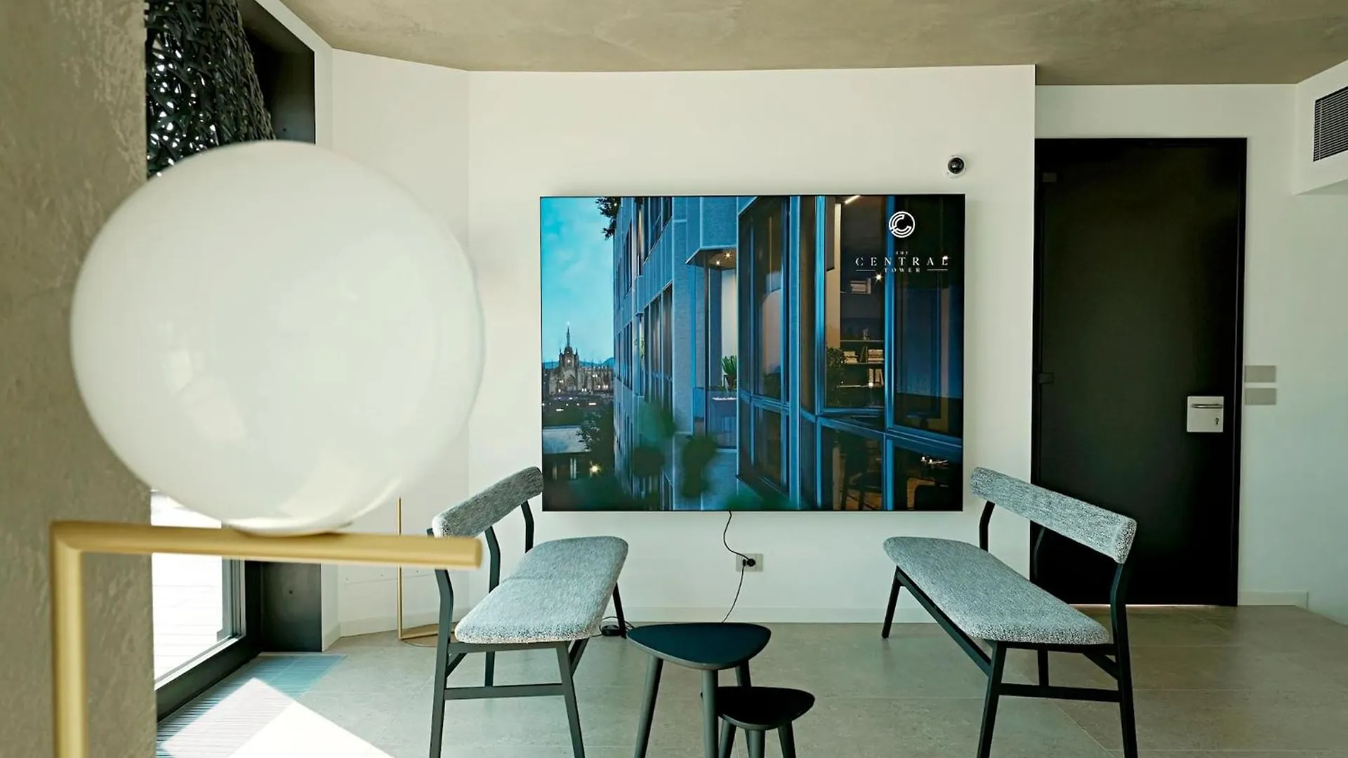 San Babila Central Tower With Panoramic Terrace Overlooking Duomo By Rentopolis Milan Apartment