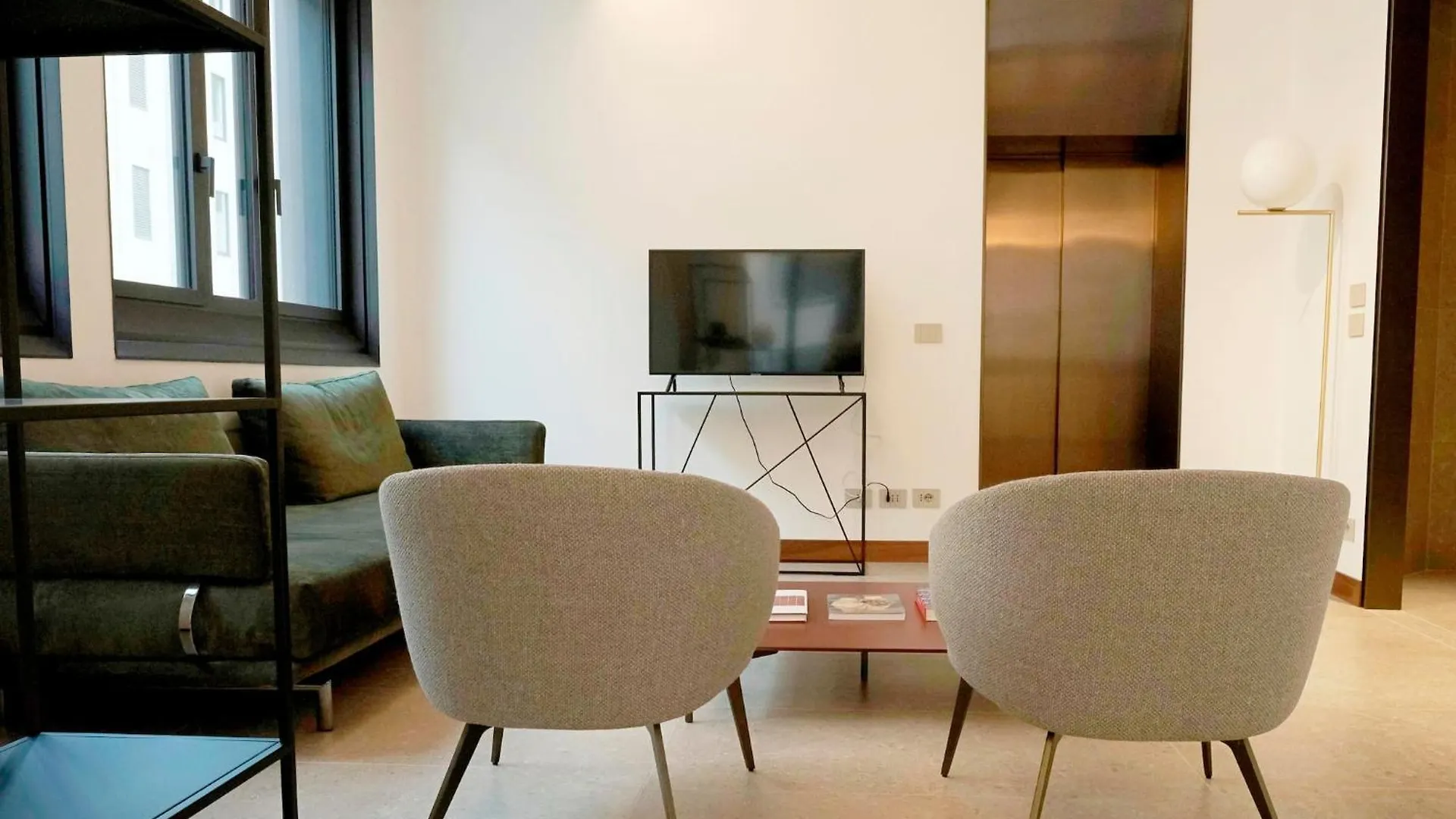 San Babila Central Tower With Panoramic Terrace Overlooking Duomo By Rentopolis Milan Apartment