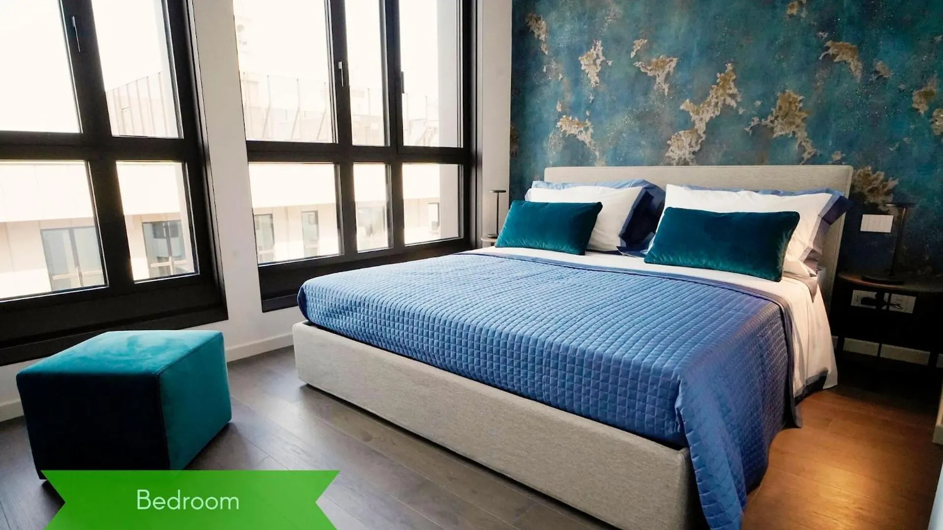 Apartment San Babila Central Tower With Panoramic Terrace Overlooking Duomo By Rentopolis Milan