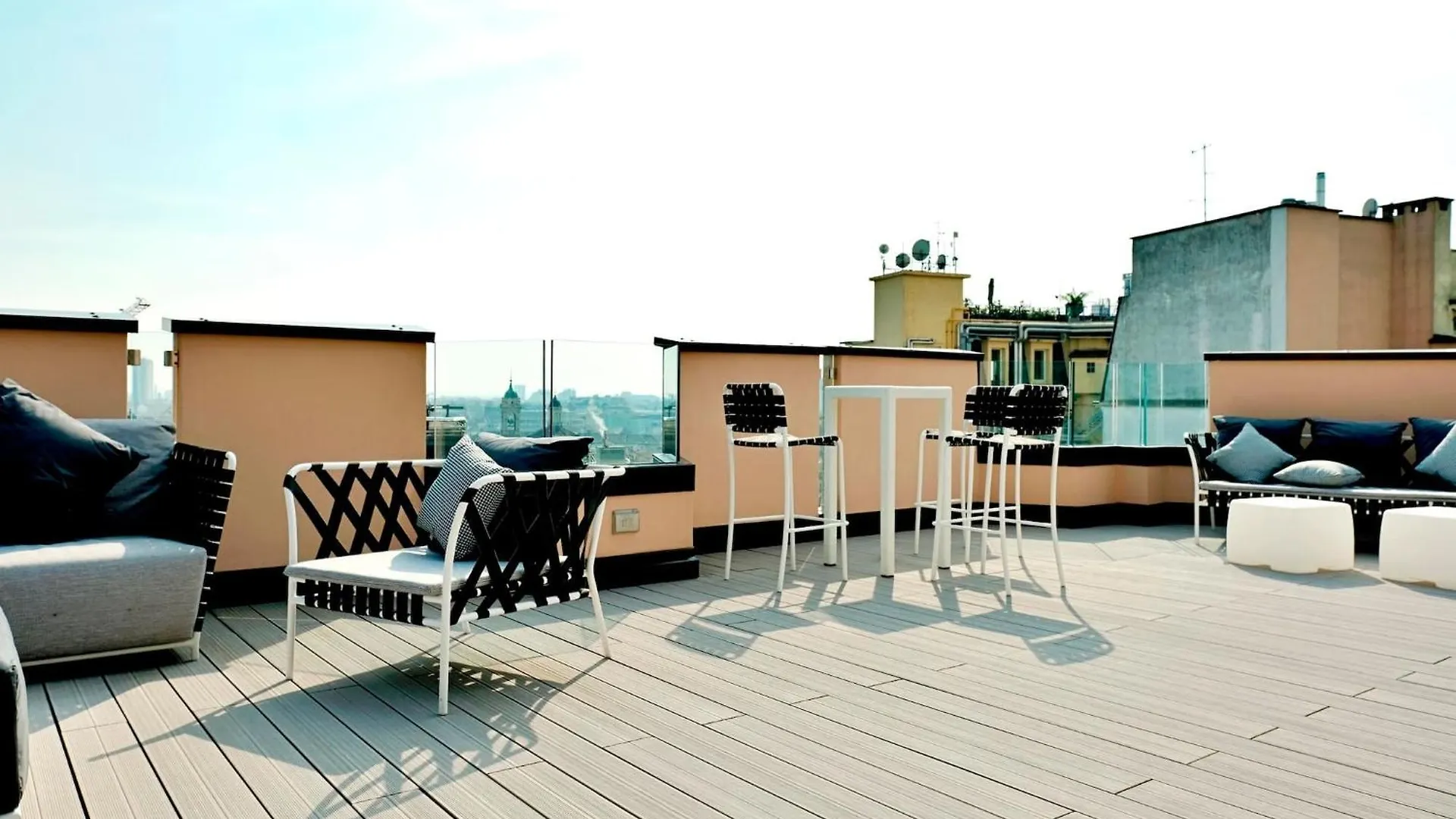 San Babila Central Tower With Panoramic Terrace Overlooking Duomo By Rentopolis Milan