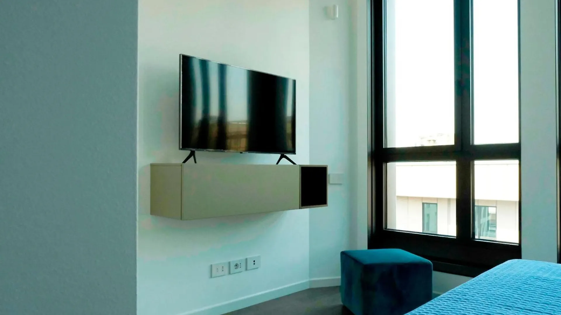 Apartment San Babila Central Tower With Panoramic Terrace Overlooking Duomo By Rentopolis Milan