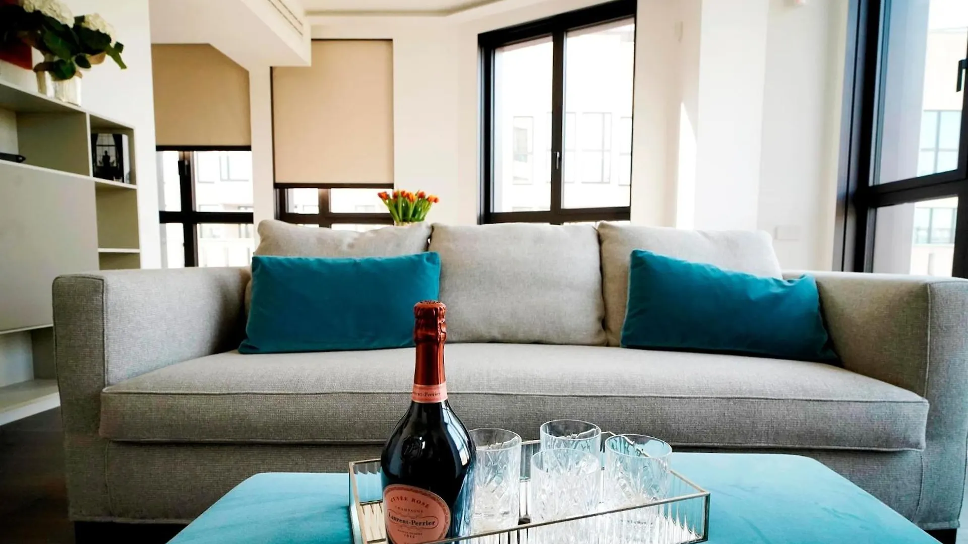 San Babila Central Tower With Panoramic Terrace Overlooking Duomo By Rentopolis Milan Apartment