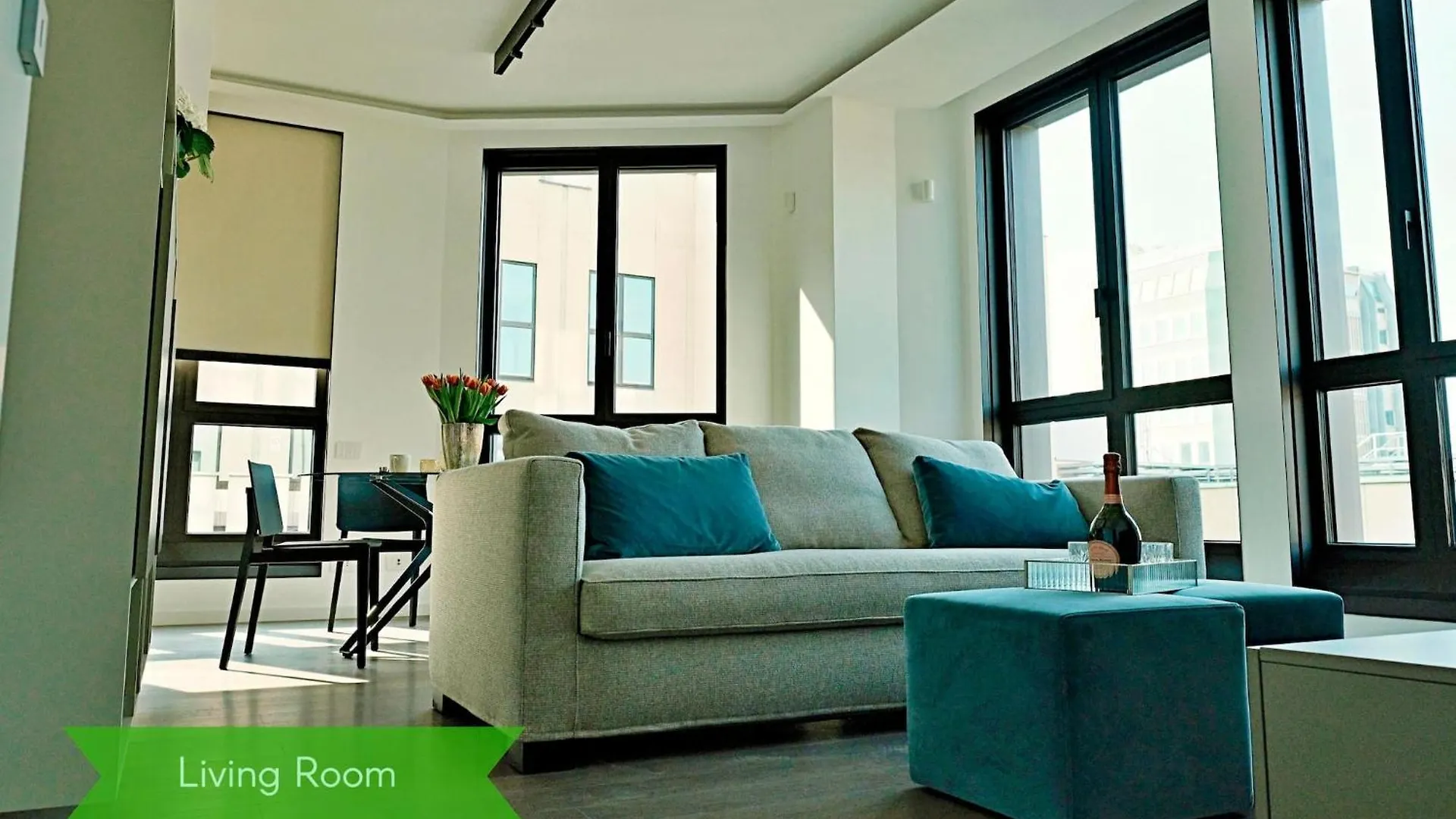 Apartment San Babila Central Tower With Panoramic Terrace Overlooking Duomo By Rentopolis Milan