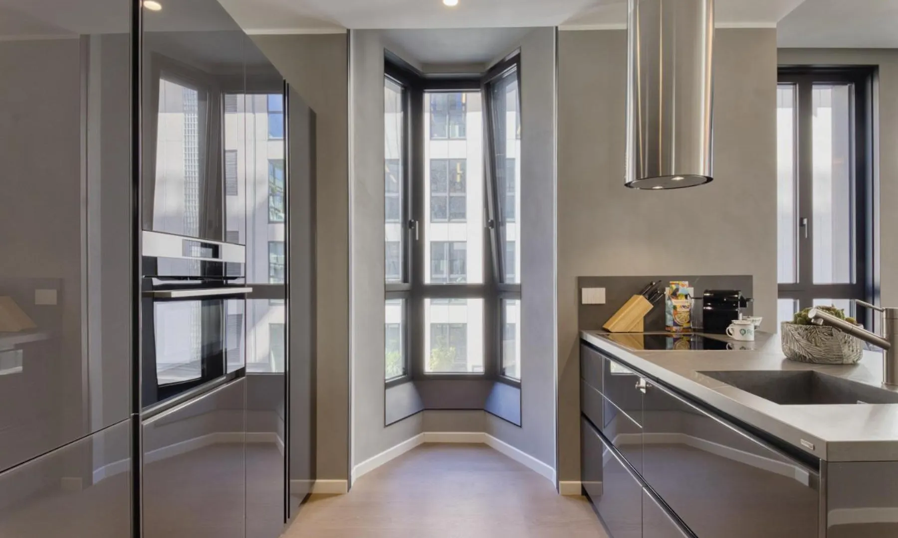 Apartment San Babila Central Tower With Panoramic Terrace Overlooking Duomo By Rentopolis Milan
