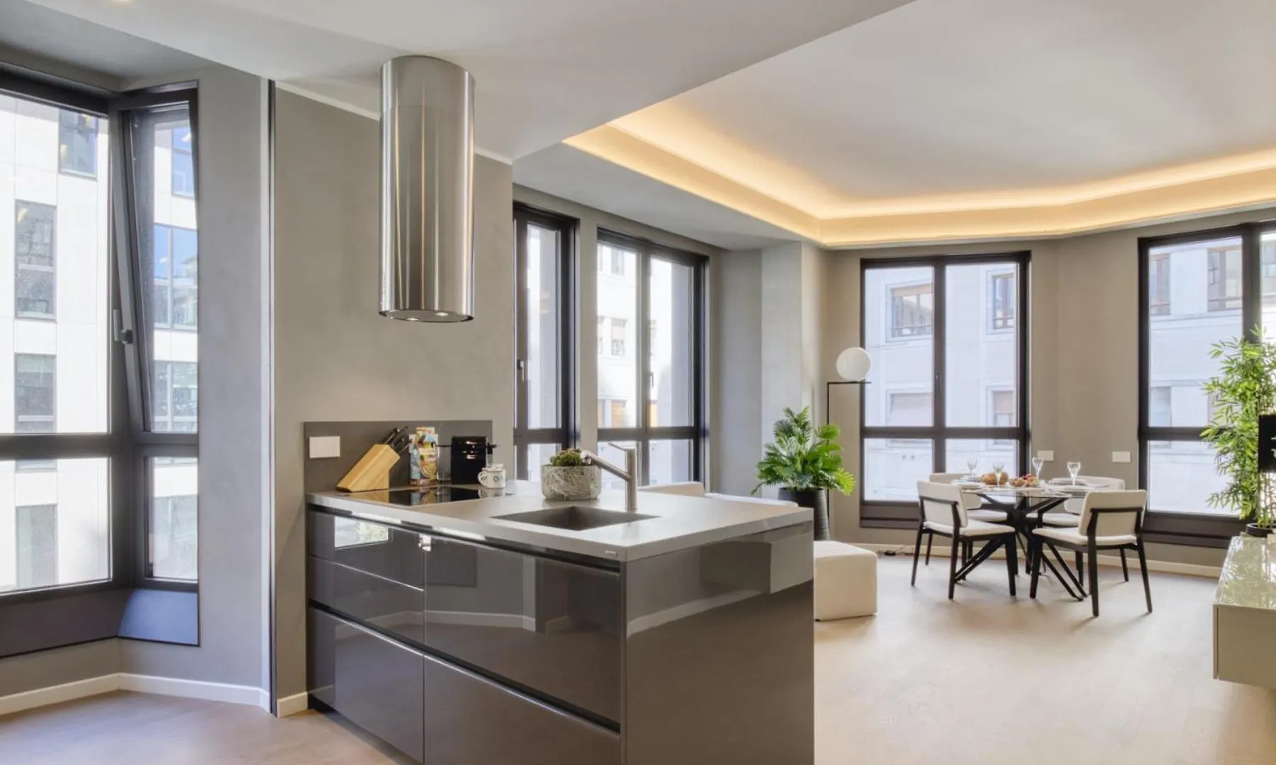 Apartment San Babila Central Tower With Panoramic Terrace Overlooking Duomo By Rentopolis Milan