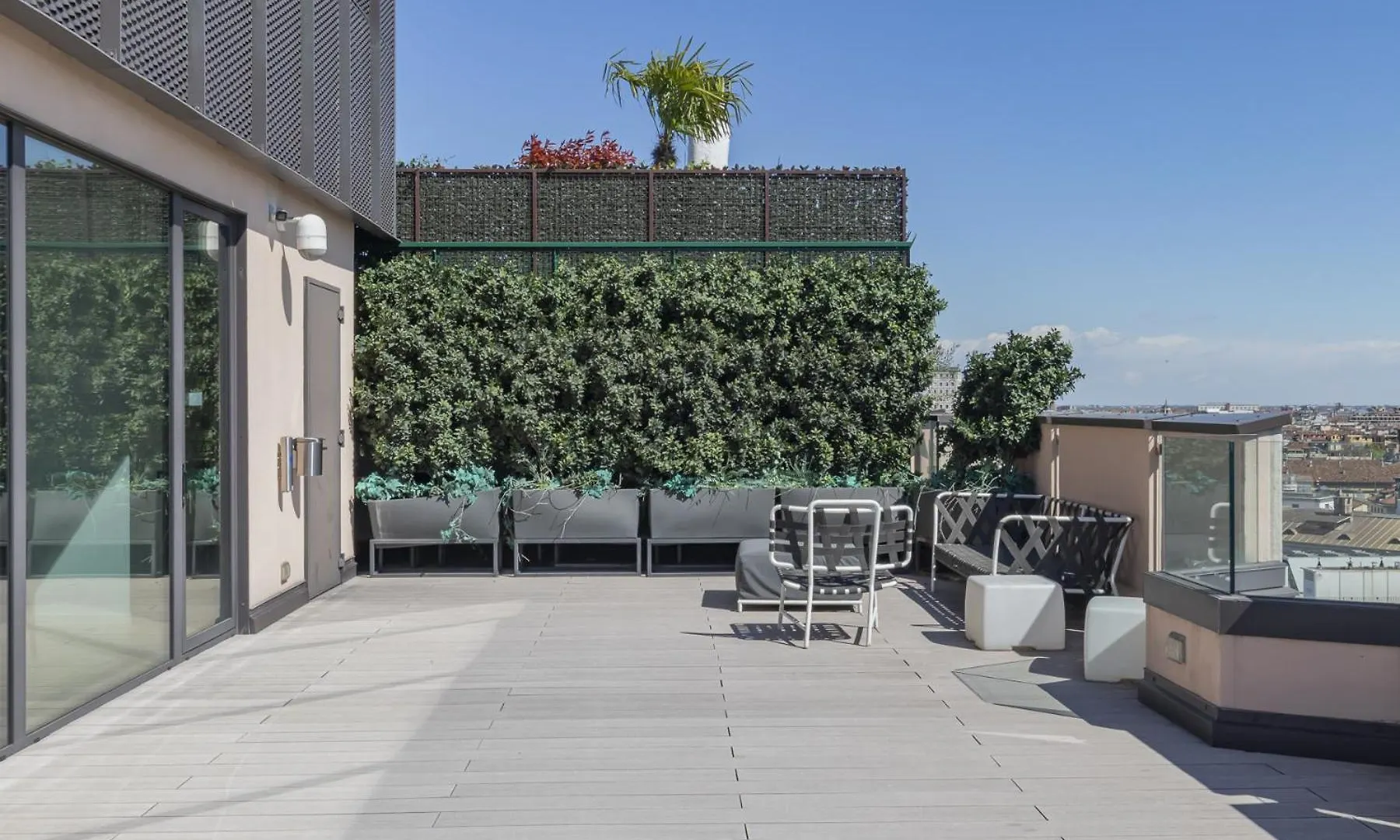 San Babila Central Tower With Panoramic Terrace Overlooking Duomo By Rentopolis Milan 0*,