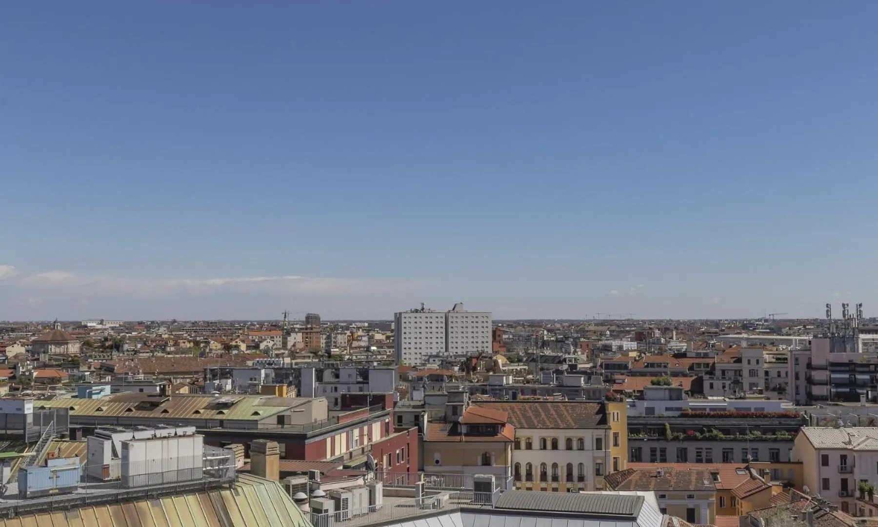 San Babila Central Tower With Panoramic Terrace Overlooking Duomo By Rentopolis Milan