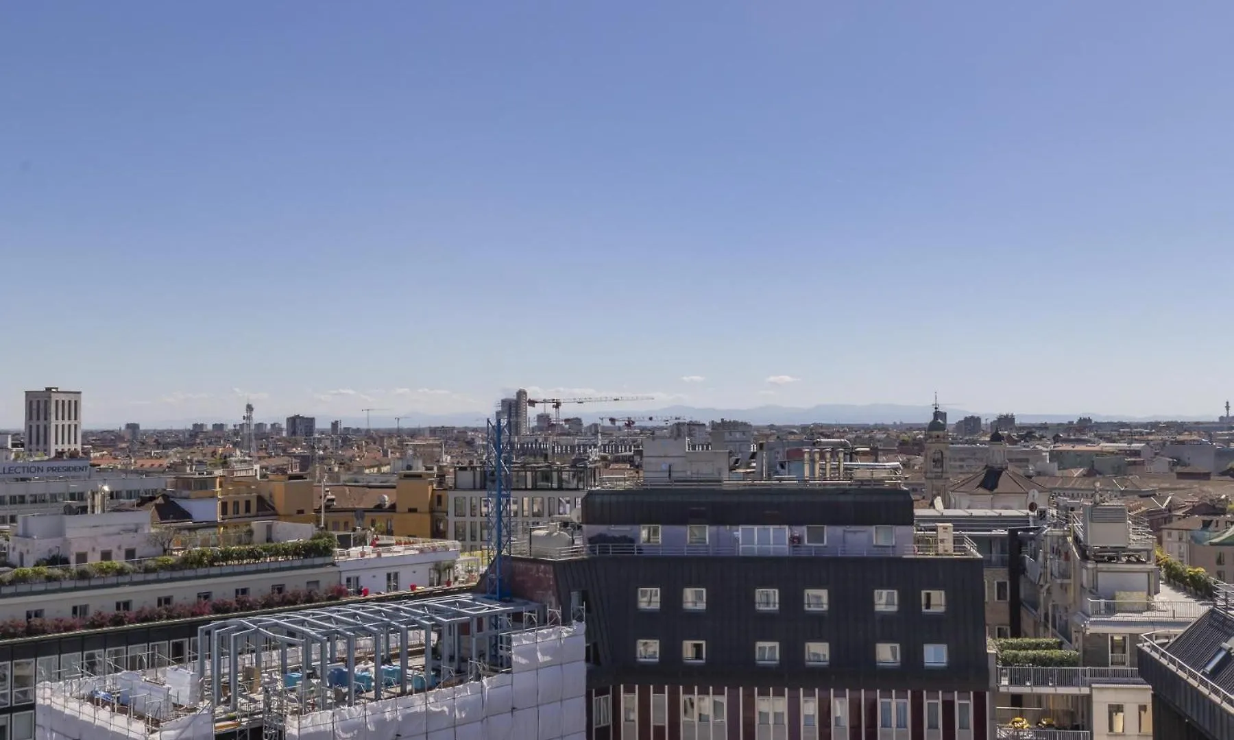 Apartment San Babila Central Tower With Panoramic Terrace Overlooking Duomo By Rentopolis Milan