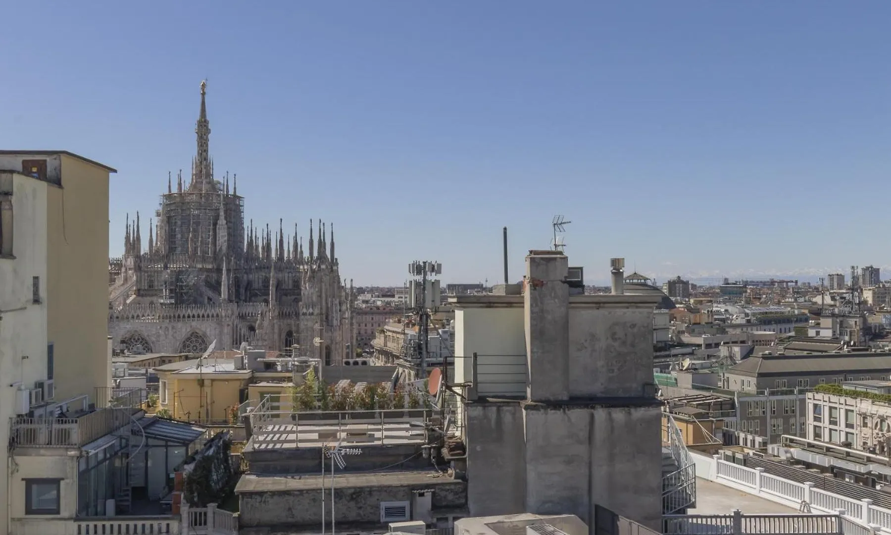 San Babila Central Tower With Panoramic Terrace Overlooking Duomo By Rentopolis Milan 0*,