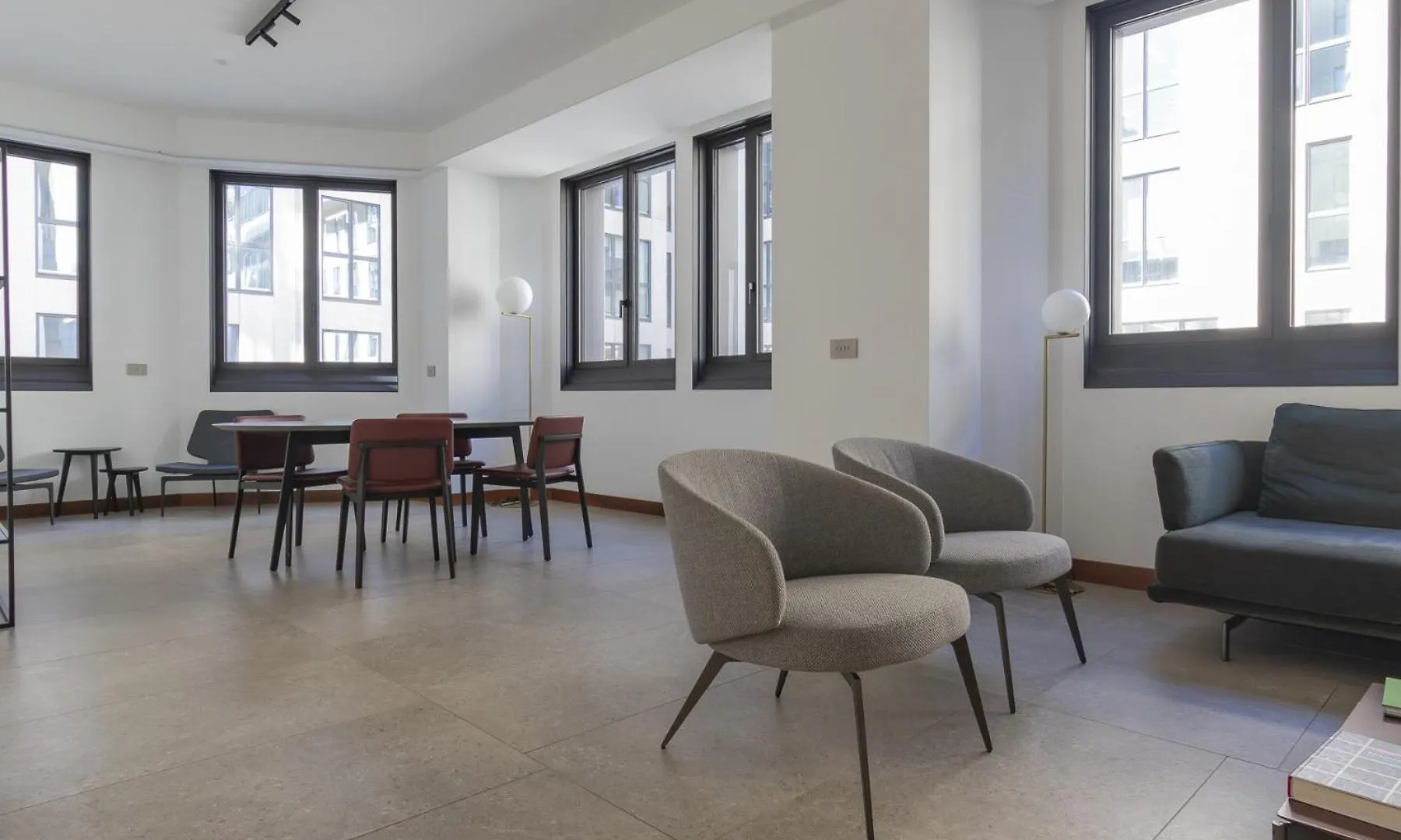 Apartment San Babila Central Tower With Panoramic Terrace Overlooking Duomo By Rentopolis Milan