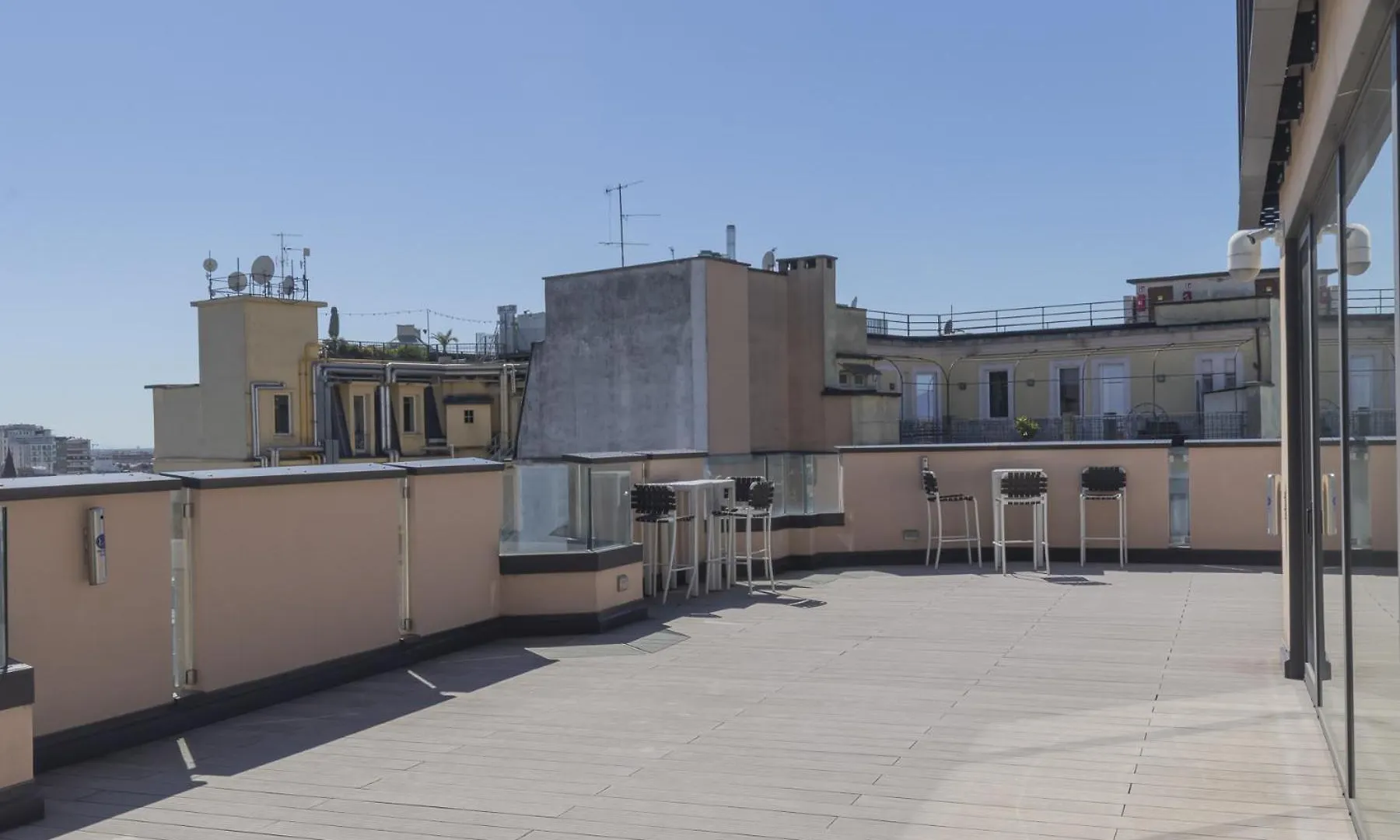 Apartment San Babila Central Tower With Panoramic Terrace Overlooking Duomo By Rentopolis Milan