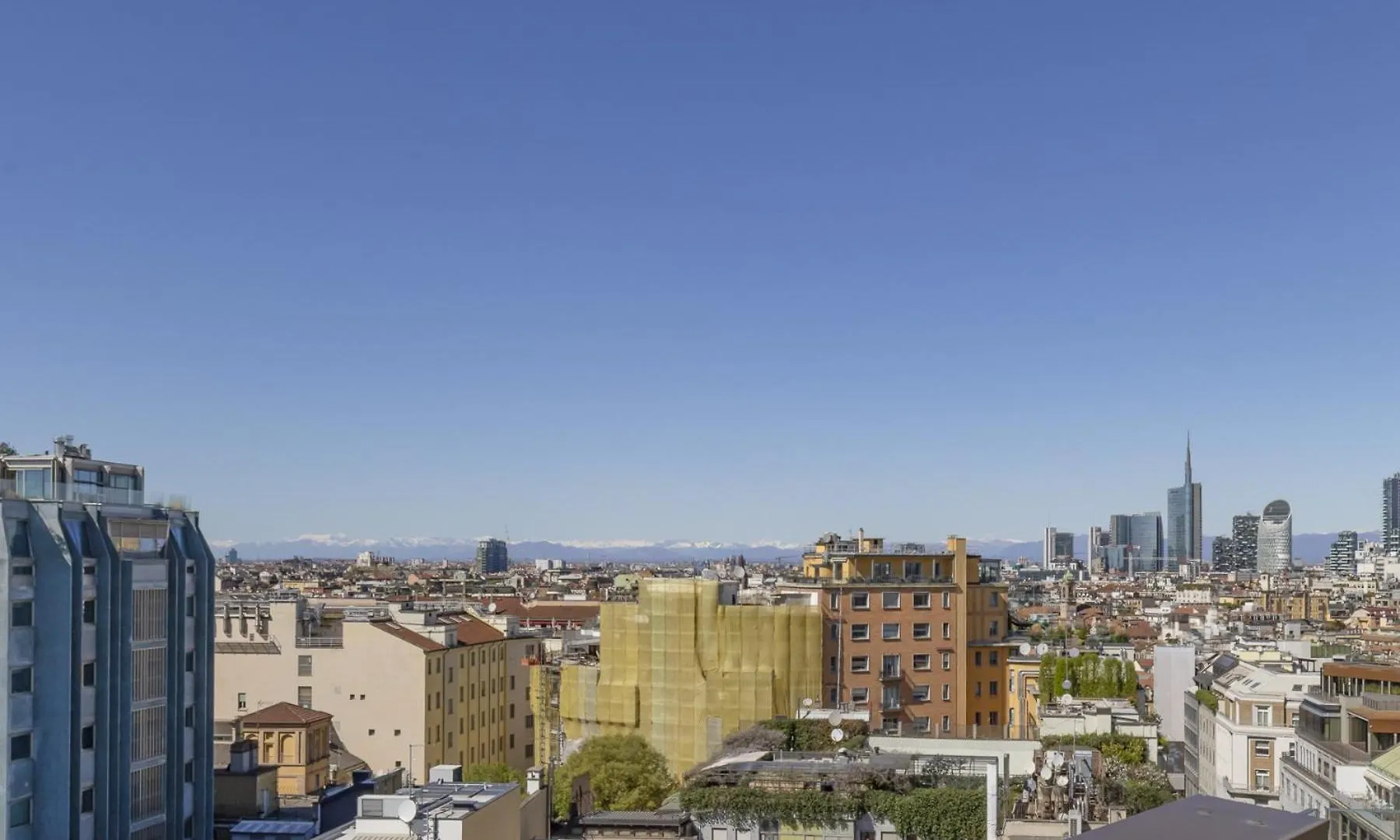 Apartment San Babila Central Tower With Panoramic Terrace Overlooking Duomo By Rentopolis Milan
