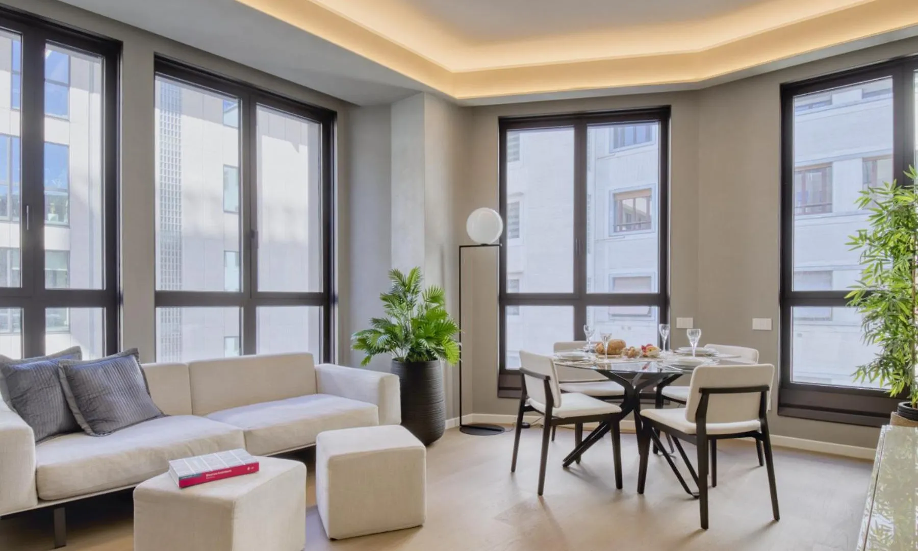 San Babila Central Tower With Panoramic Terrace Overlooking Duomo By Rentopolis Milan Italie